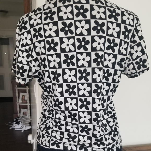 Button with pearlized buttons - Picture 3 of 3